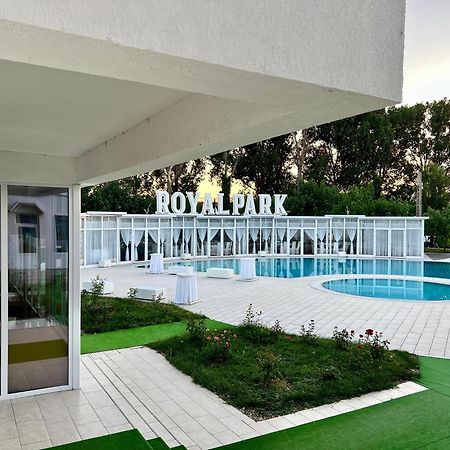 Royal Park Complex Hotel Bascov Exterior foto