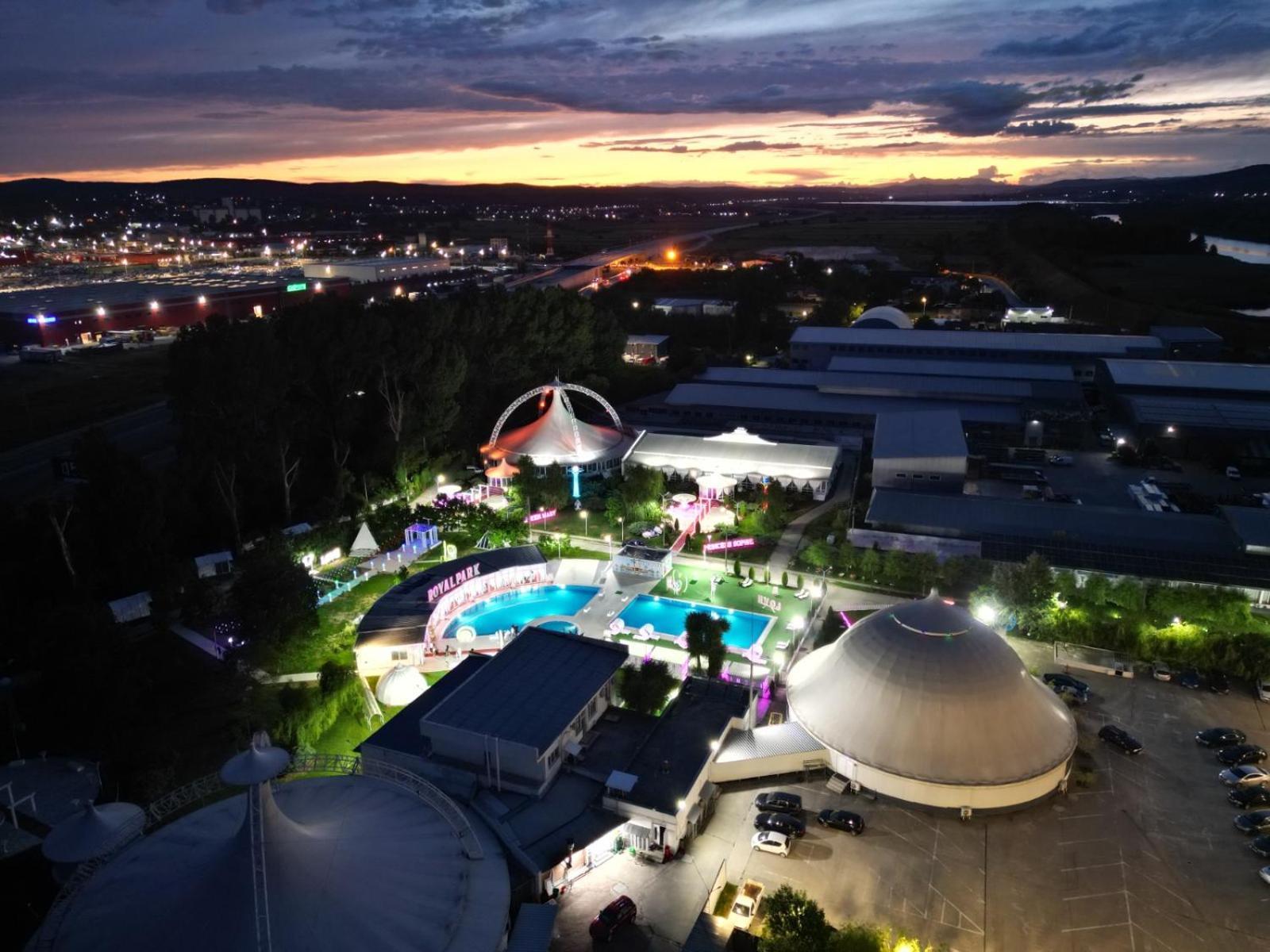 Royal Park Complex Hotel Bascov Exterior foto