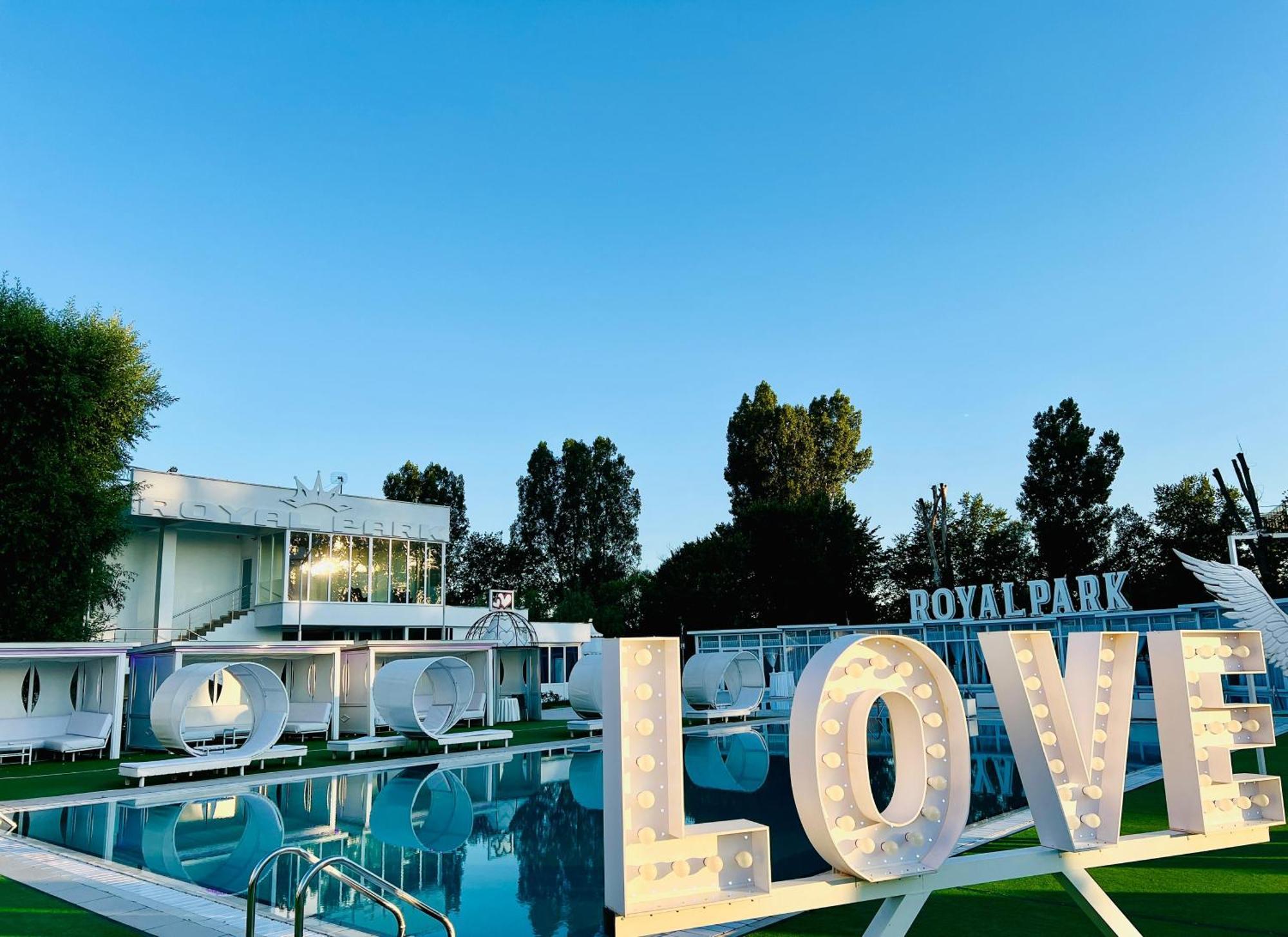 Royal Park Complex Hotel Bascov Exterior foto