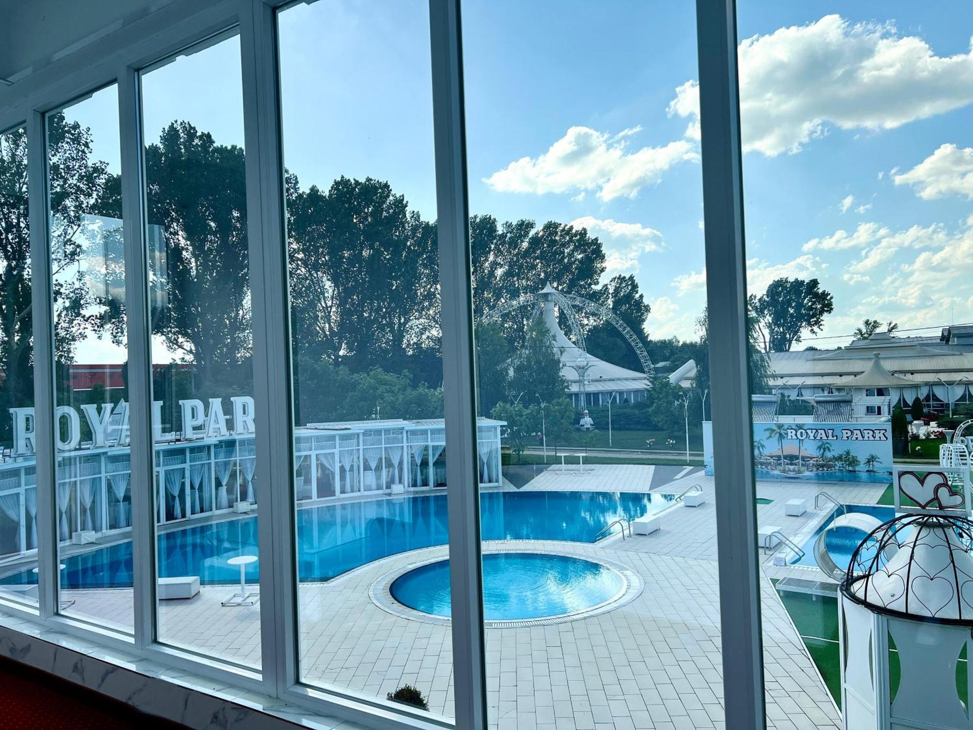 Royal Park Complex Hotel Bascov Exterior foto