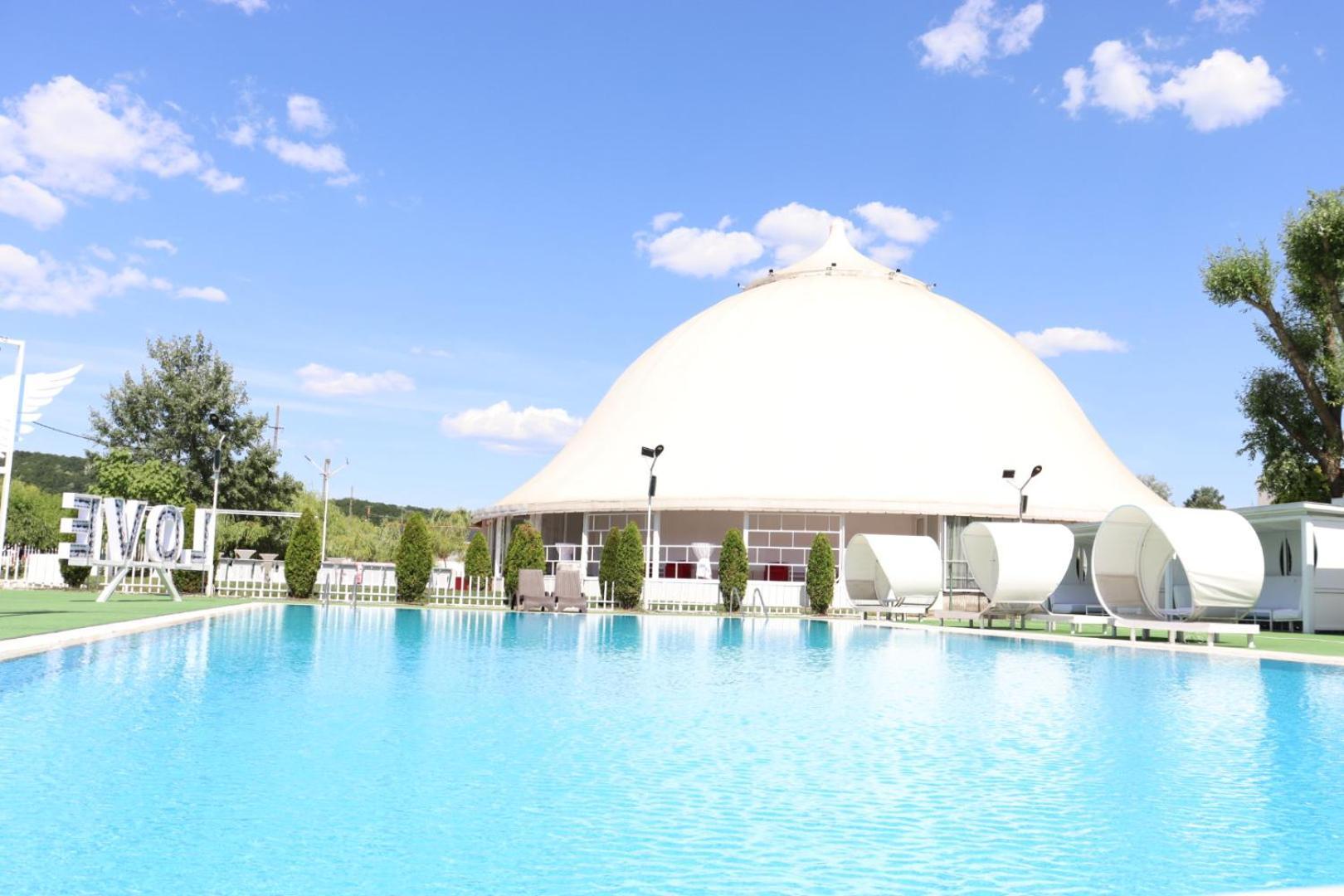 Royal Park Complex Hotel Bascov Exterior foto