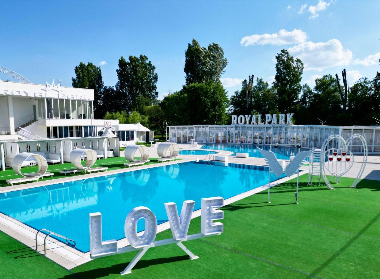 Royal Park Complex Hotel Bascov Exterior foto